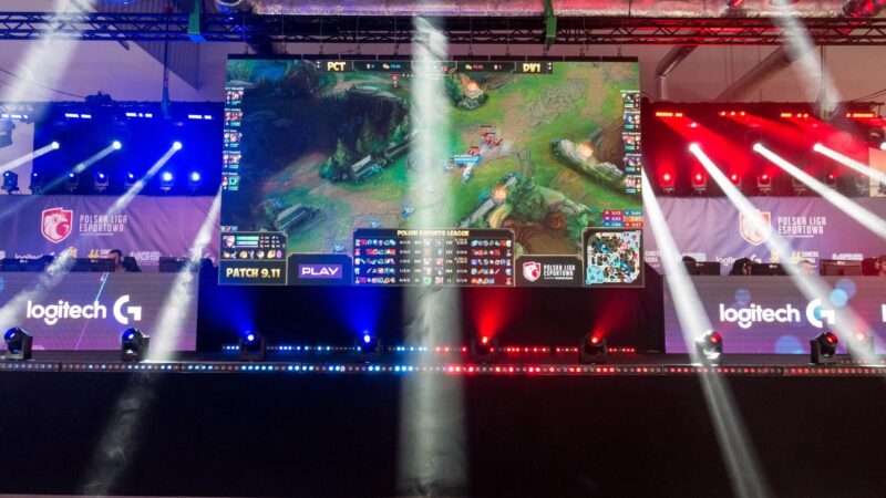 D79oYGgWsAAV_Rb.jpg large