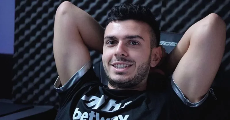 Tarik zmaga się z problemami z hakerami