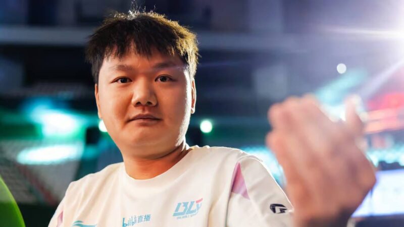 Wyjątkowy rytuał przedmeczowy zawodowca League of Legends