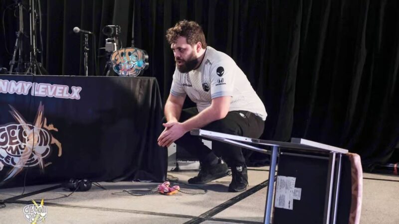 Smash Bros Pro wywołuje kontrowersje po rzuceniu krzesłem podczas turnieju